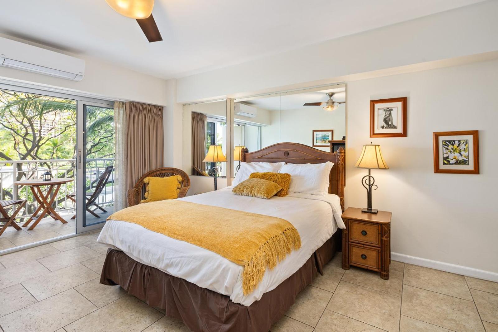 Waikiki Shore Beachfront Honolulu Extérieur photo