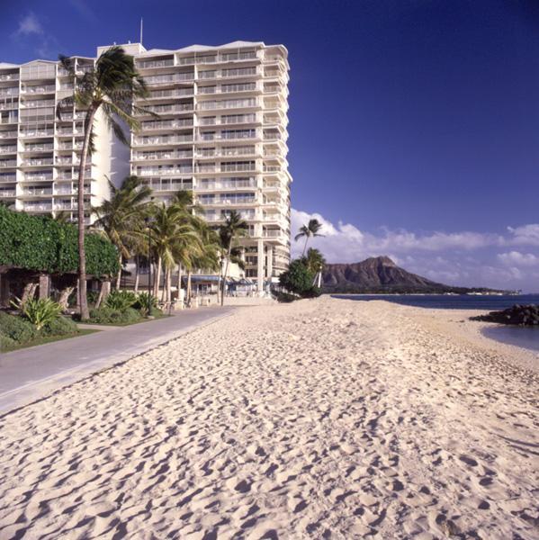 Waikiki Shore Beachfront Honolulu Extérieur photo